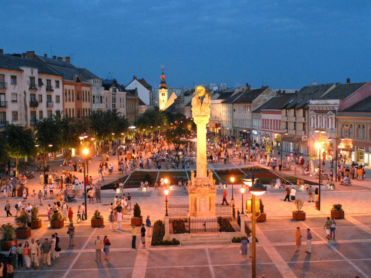 Square 16 Apartman - Absolutely Central Location With Self Check In Szombathely Exterior foto
